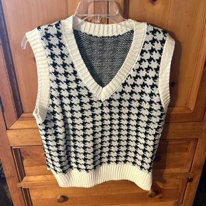 Amazon black/white vest